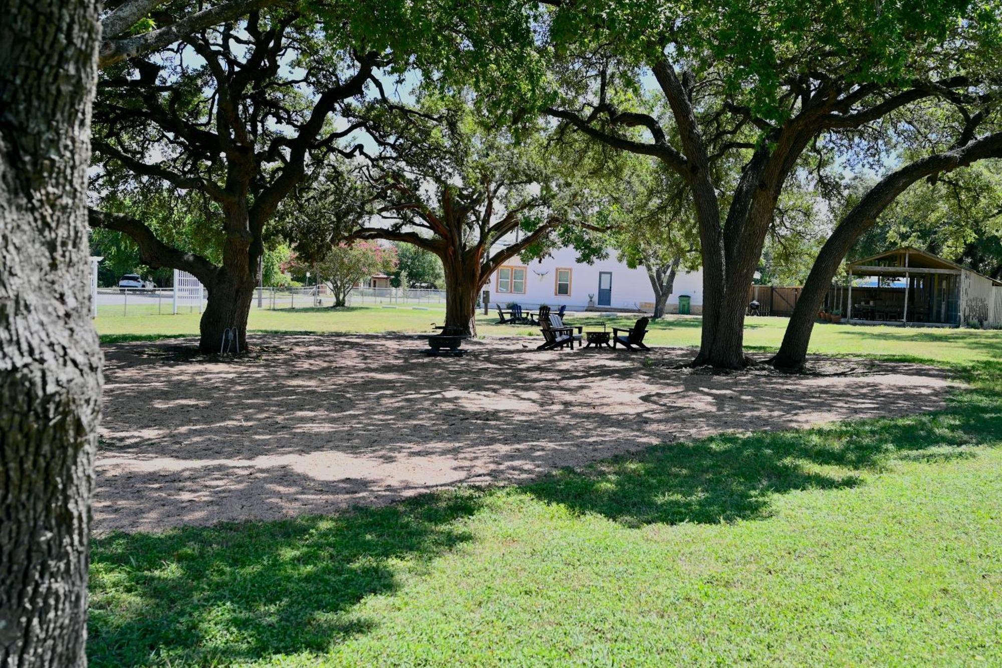 Blanco County Inn & Guesthouses Exterior foto
